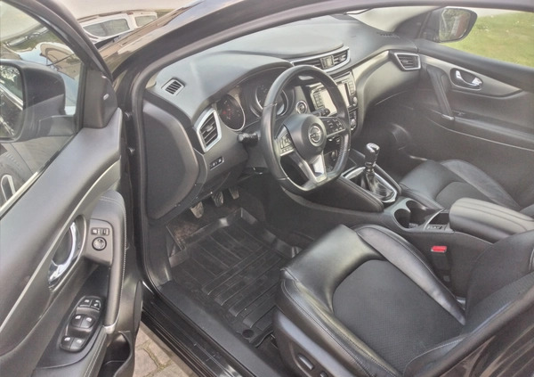 Nissan Qashqai cena 75800 przebieg: 97000, rok produkcji 2018 z Zalewo małe 254